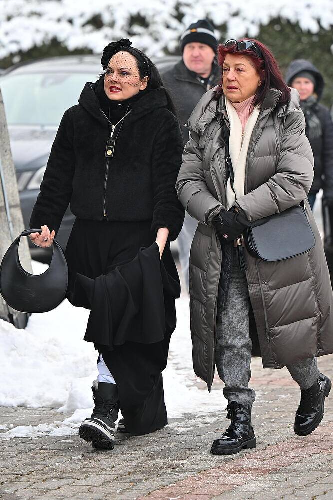 Urszula Dudziak z Miką Urbaniak na pogrzebie Michała Urbaniaka, fot. KAPiF