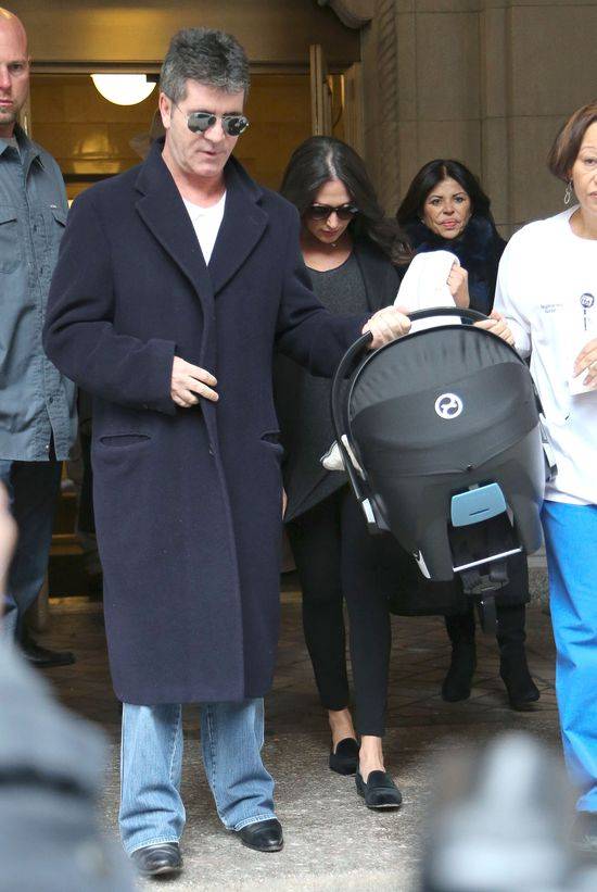 Simon Cowell odbiera ze szpitala Lauren Silverman i synka Erica