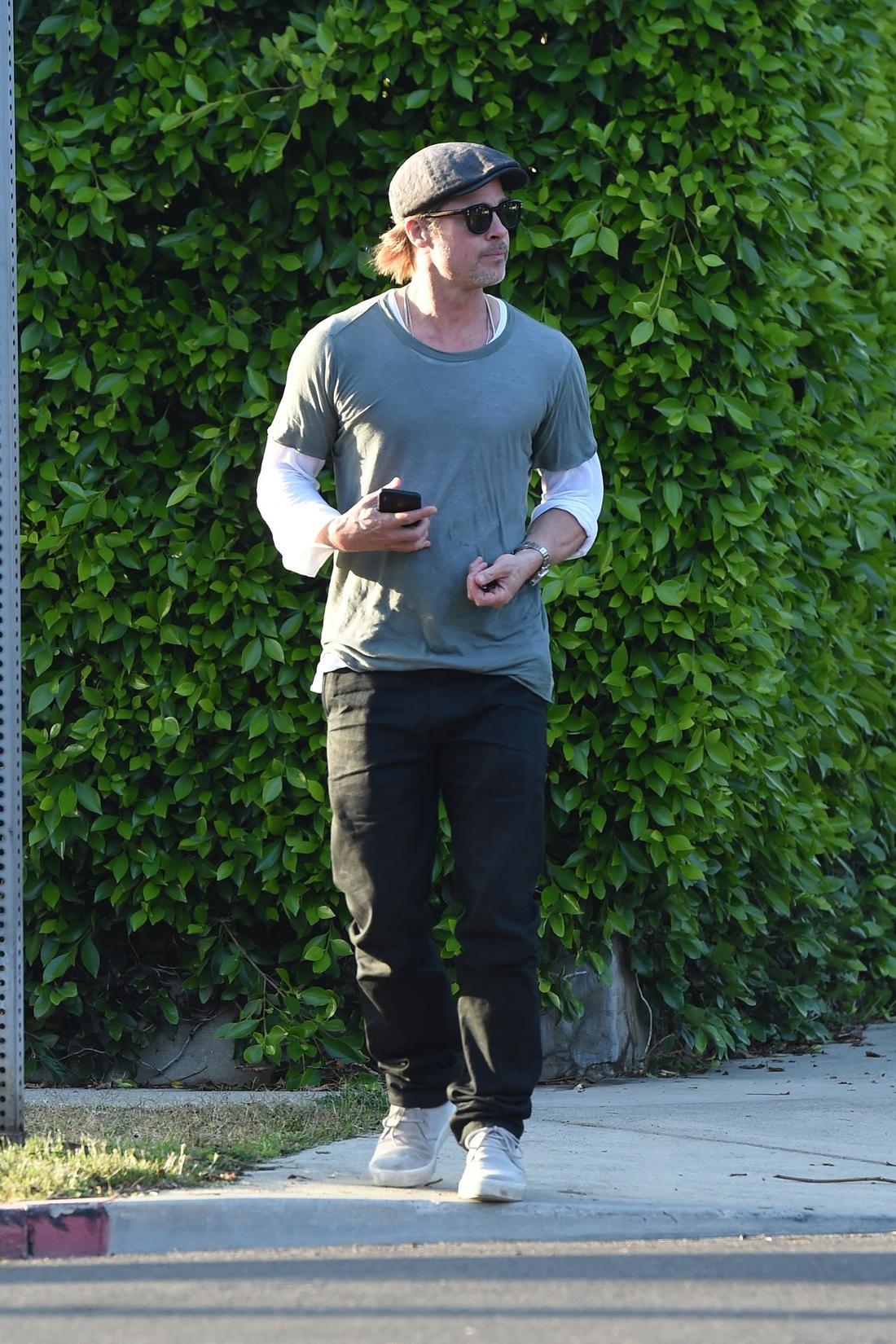 Brd Pitt pytany przez paparazzi czy wrócił do Jennifer ANiston