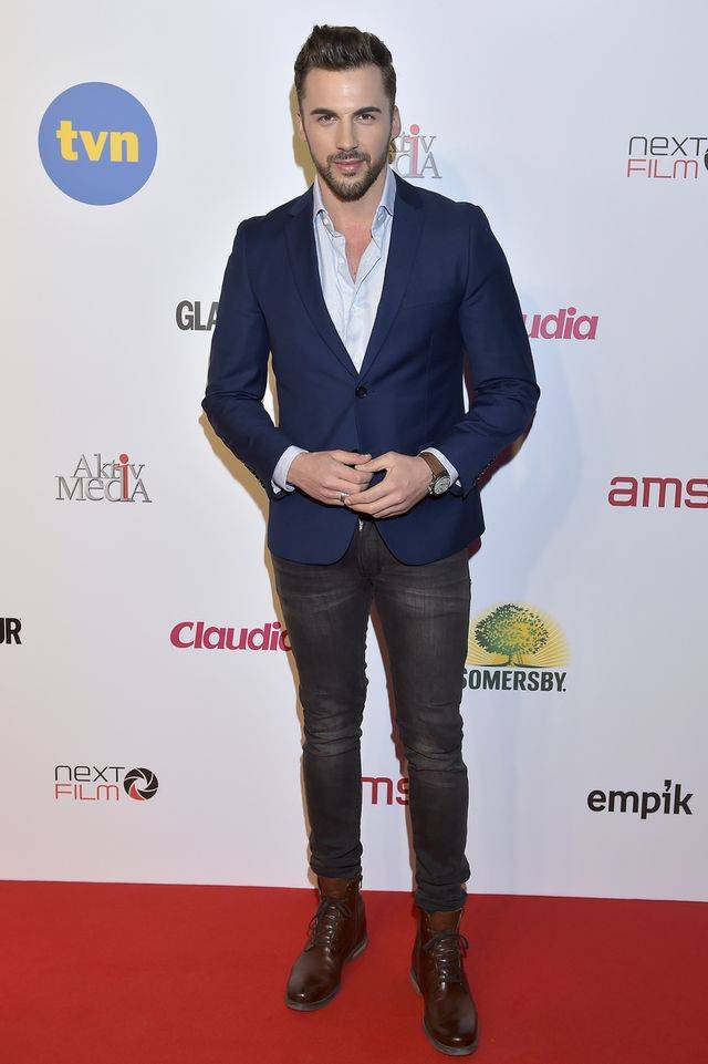 Julia Wieniawa w seksownej mini na premierze Kobiety sukcesu