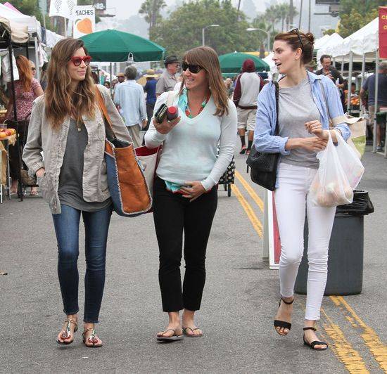 Jessica Biel robi zakupy na targu