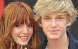 Bella Thorne i Cody Simpson na premierze (FOTO)