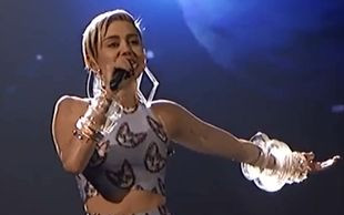 Miley Cyrus próbuje być znowu słodka? (VIDEO)