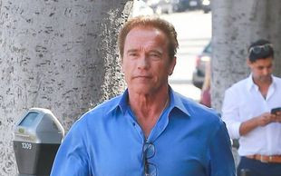 Arnold Schwarzenegger został zaatakowany przez… SŁONIA! (VIDEO)