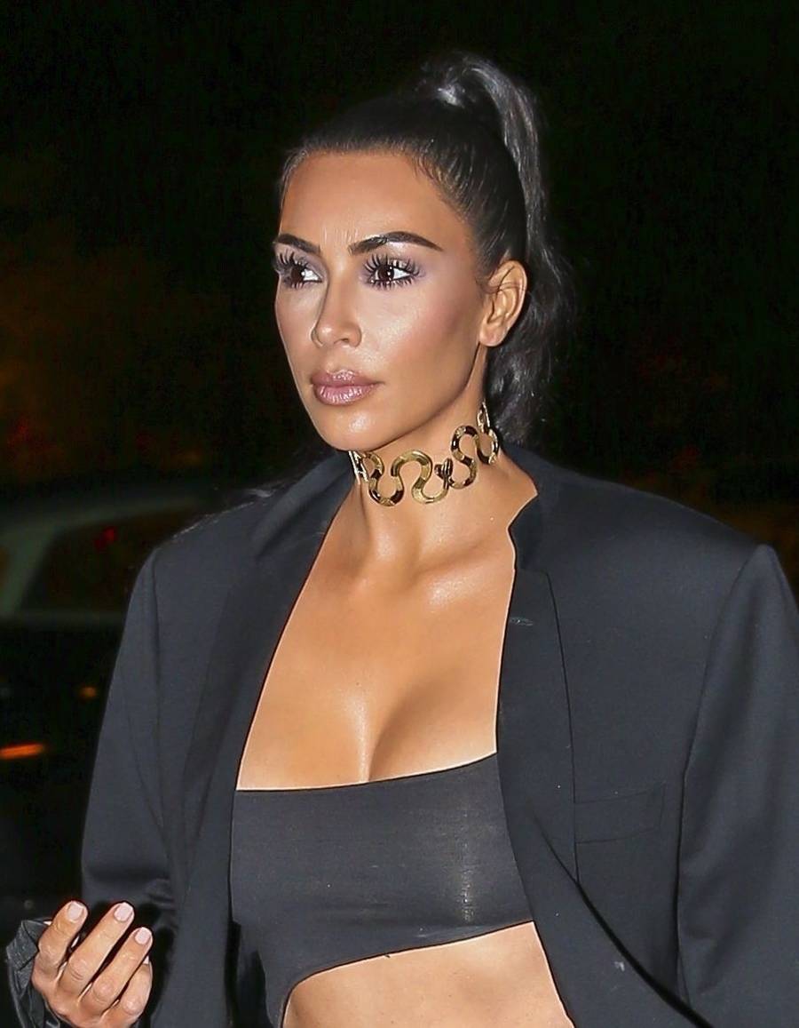 Kim Kardashian wcisnęła się w tak CIASNE spodnie, że wygląda, jakby nie mogła oddychać