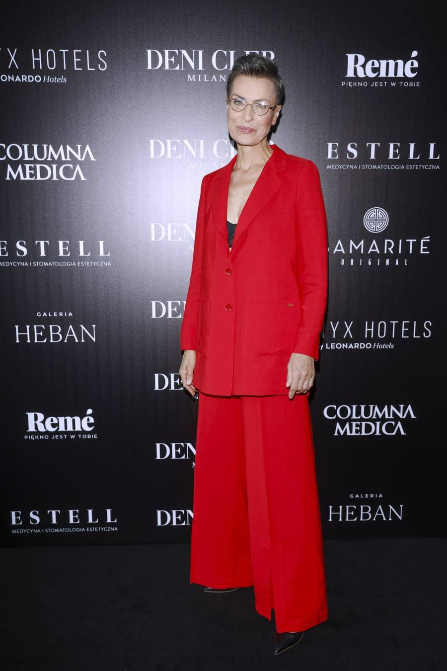 Co za ELEGANCJA! Danuta Stenka zachwyca w czerwonym garniturze (FOTO)