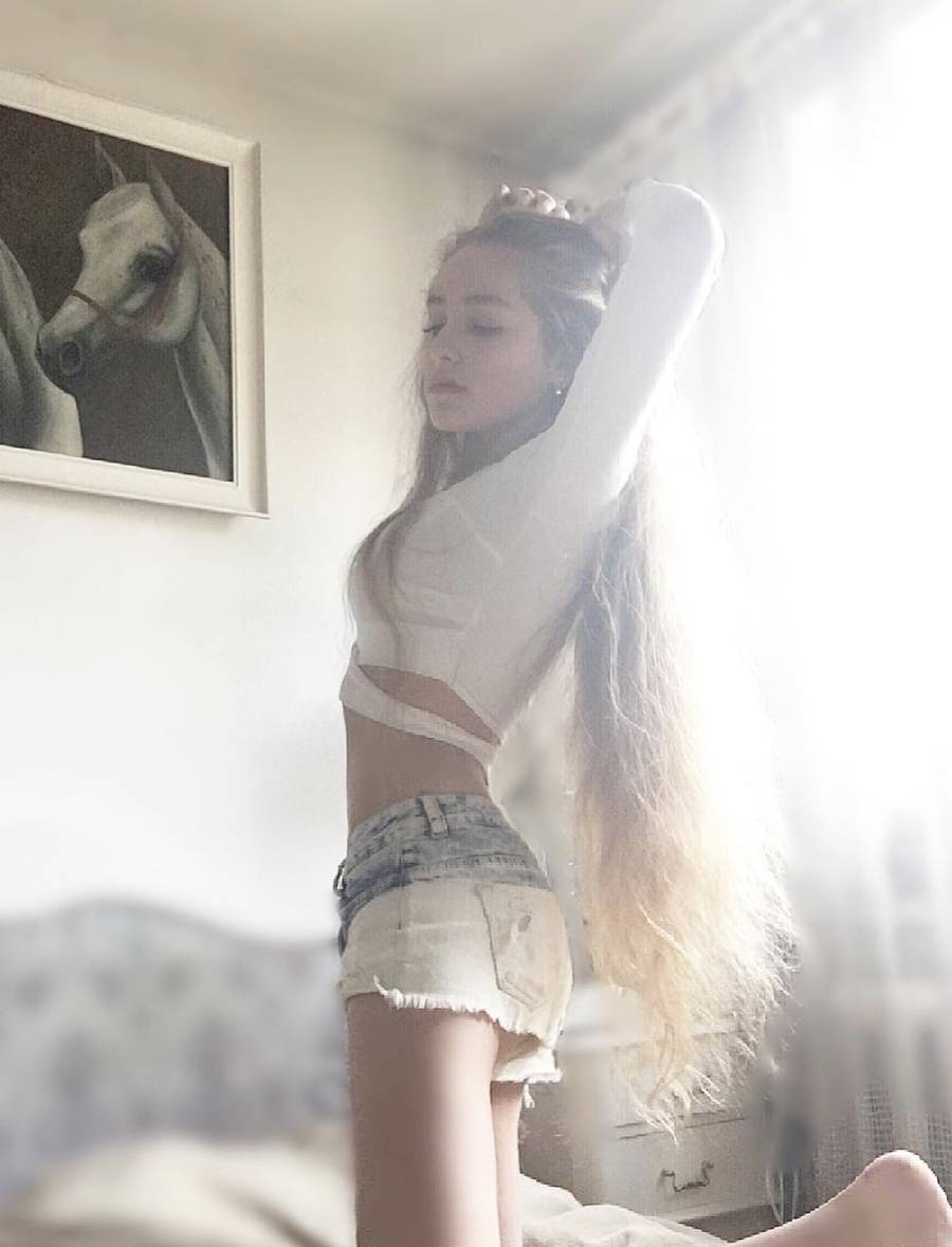 SZOK! Tak wyglądały pierwsze posty NATURALNEJ Caroline Derpieński! Plejada gwiazd, pokazy, sesje zdjęciowe (FOTO)