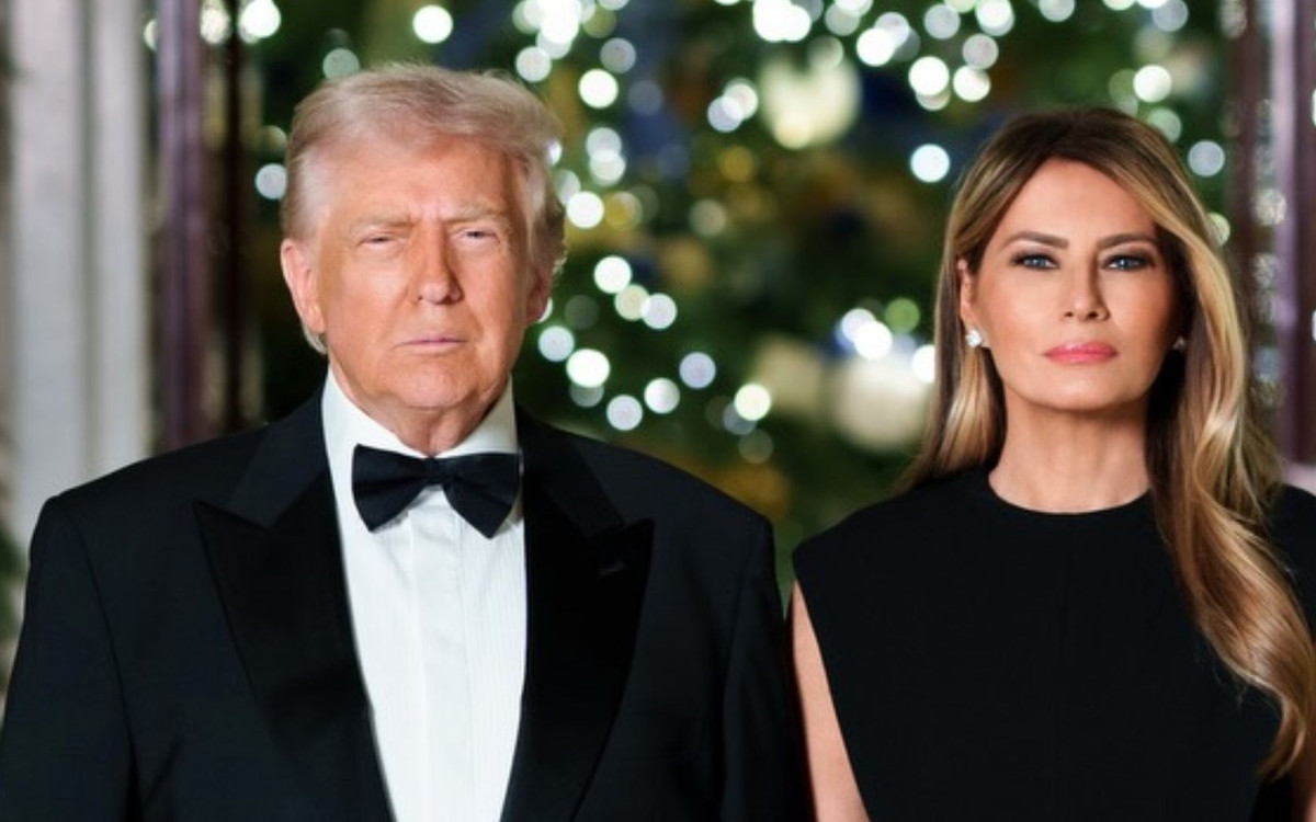 Świąteczna kartka od Trumpów. Melania przepiękna, ale… Jedna rzecz nie daje ludziom spokoju