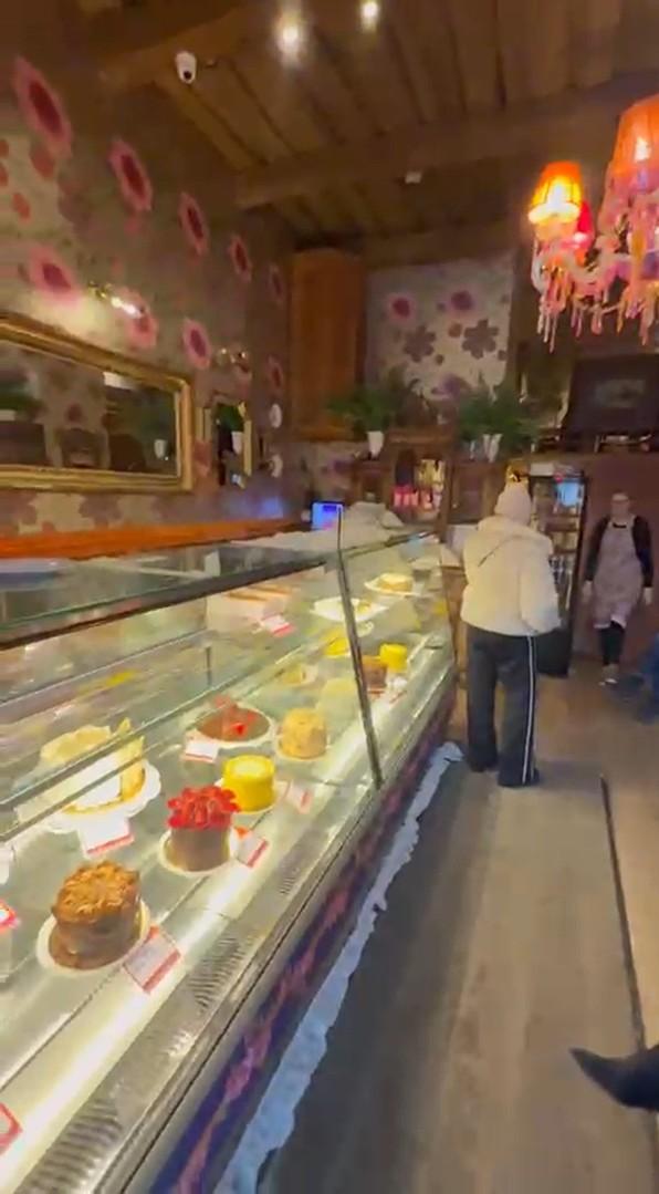 Tłumy pod cukiernią Magdy Gessler fot. Kozaczek