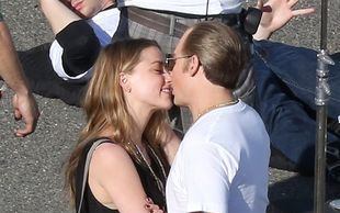 Kogo całuje Amber Heard? (FOTO)