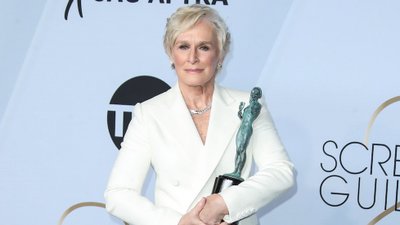 Glenn Close w tym samym garniturze 5 lat później. Recykling pierwsza klasa