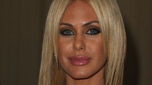 Shauna Sand  topless straszy na plaży