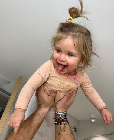 Uważam, że to zupełnie naturalne - gwiazdy dzielą się swoim szczęściem pokazując dzieci