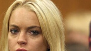 Lindsay Lohan zaczęła nowy tatuaż (FOTO)