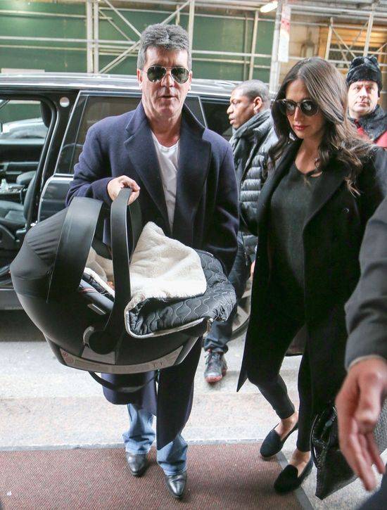 Simon Cowell odbiera ze szpitala Lauren Silverman i synka Erica