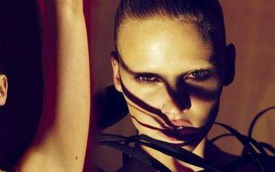 Sadomasochistyczna sesja Lary Stone (FOTO)