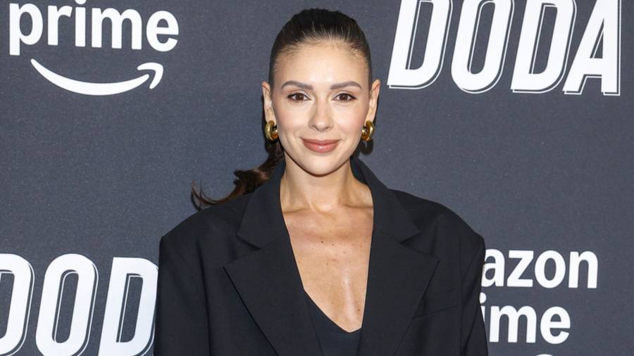 Boska Halejcio w wystrzałowej stylizacji. Spójrzcie tylko na ten obłędny dół! Fot. AKPA.