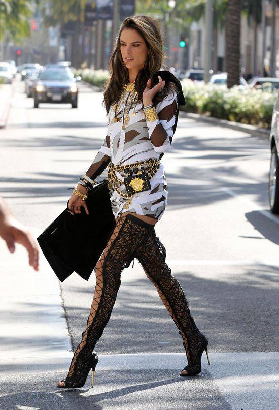 Alessandra Ambrosio w sesji dla Chanel