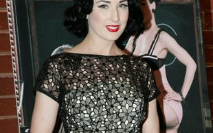 Dita Von Teese nadal nosi futro