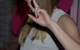 Marta Wierzbicka w majtkach od bikini na plaży (FOTO)