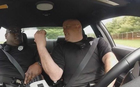 Śpiewał Shake It Off, teraz poszerzył repertuar [VIDEO]