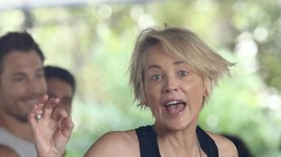Sharon Stone bez ciężkiego makijażu wygląda na swój wiek?
