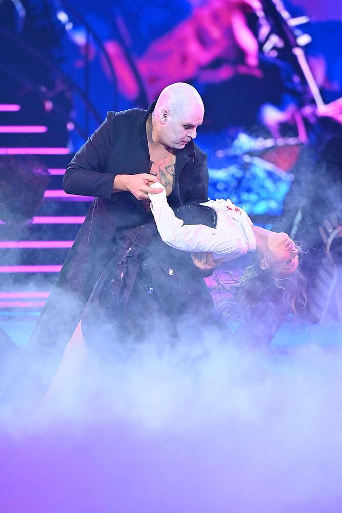 Tomasz Karolak w półfinale Tańca z gwiazdami jako wampir, fot. KAPIF