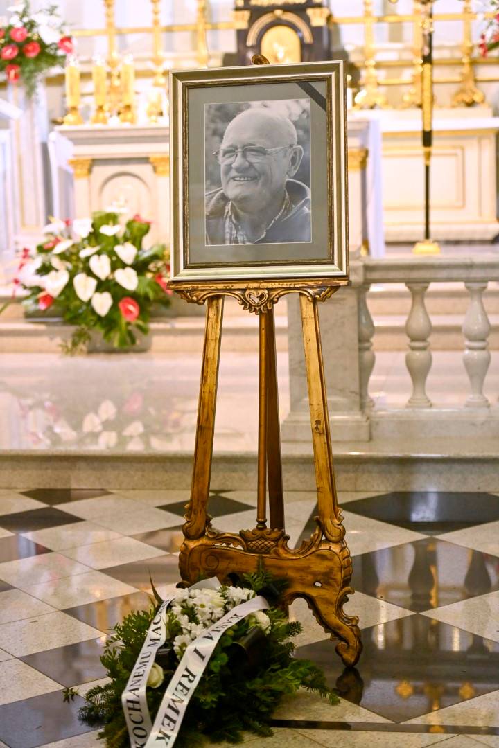 Gwiazdy na pogrzebie Macieja Damięckiego. Kto towarzyszył mu w ostatniej drodze? (ZDJĘCIA)