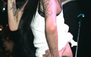 Znajomi popierają Amy Winehouse