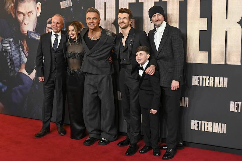 Europejska premiera „Better Man” o Robbie Williamsie. Obecna żona i była partnerka wspierają muzyka