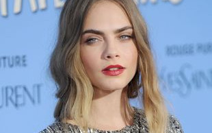 Cara Delevingne błyszczy na czerwonym dywanie! (FOTO)