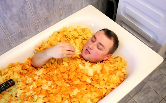 Otworzyli 1000 paczek chipsów Lays! Po co to zrobili?