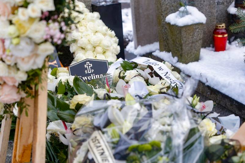 Pogrzeb Eweliny Ślotały. Na pogrzebie mama z wnukiem, a także zaskakująca osobowość