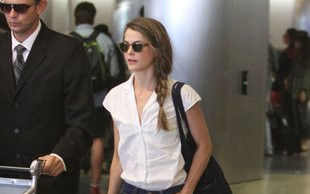 Zgrabna mama w obcisłych dżinsach (FOTO)