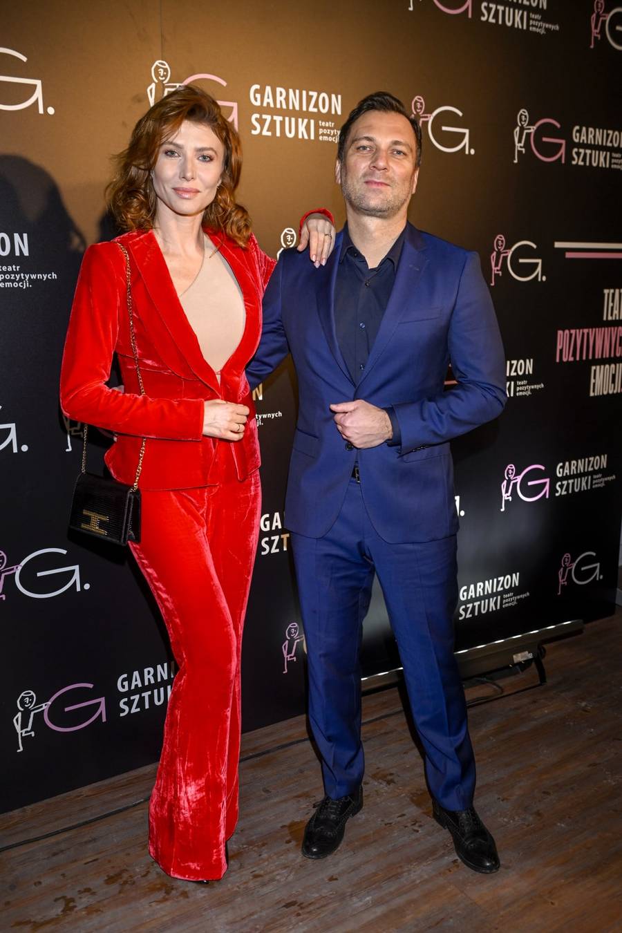 Premiera sztuki “Klub Niepokornych”. Sylwia Bomba i Collins błyszczą na ściance, Beata Tadla z mężem….