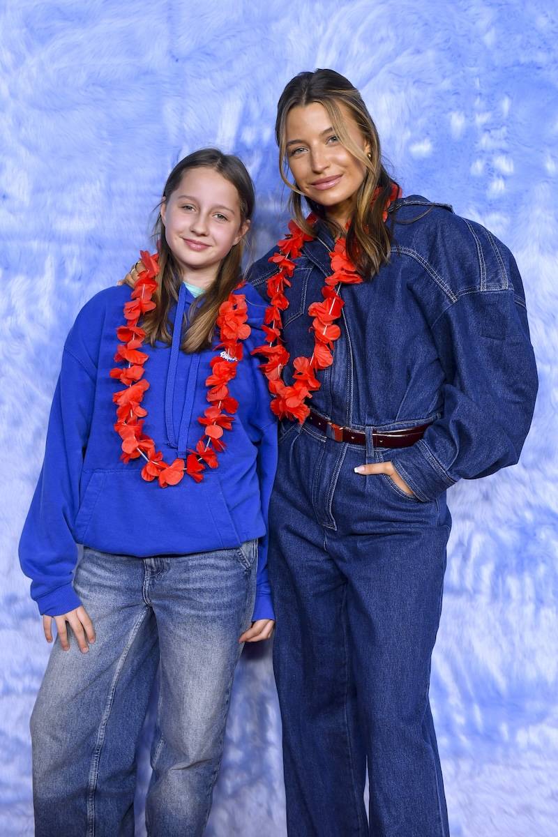 Julia Wieniawa zabrała siostry na premierę filmu “Lilo&Stitch”. Pozowały razem na ściance!