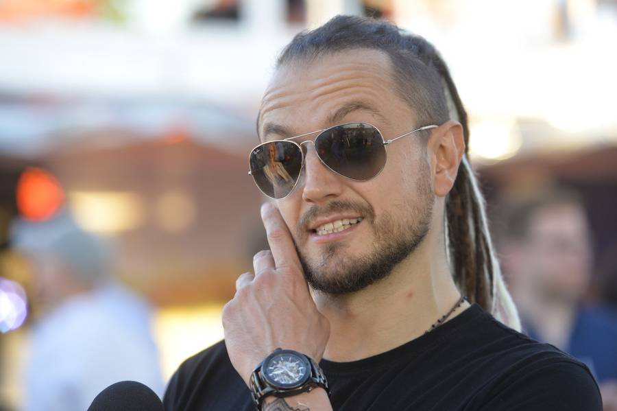 Wieniawa i Baron pozują razem do zdjęć na evencie marki kulinarnej