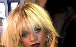 Seksowna Rihanna wije się w pościeli (VIDEO)