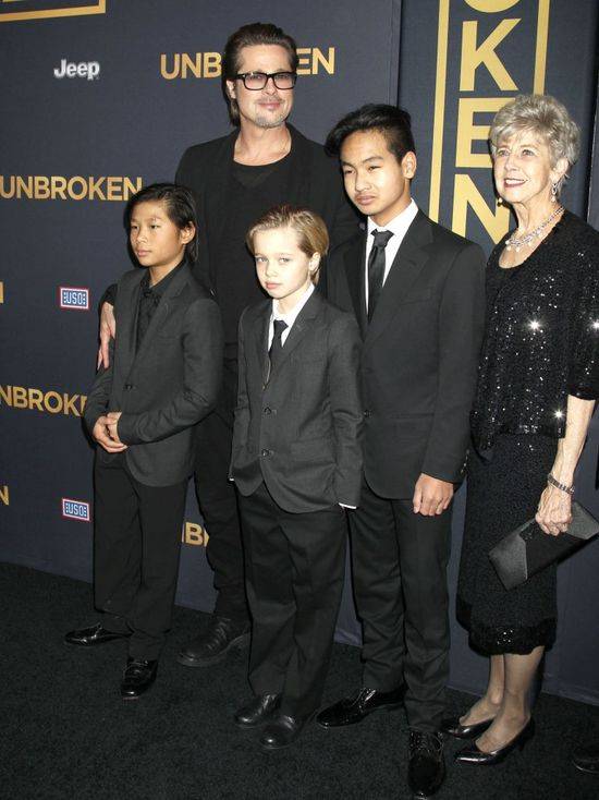 Brad Pitt z dziećmi na premierze Unbroken