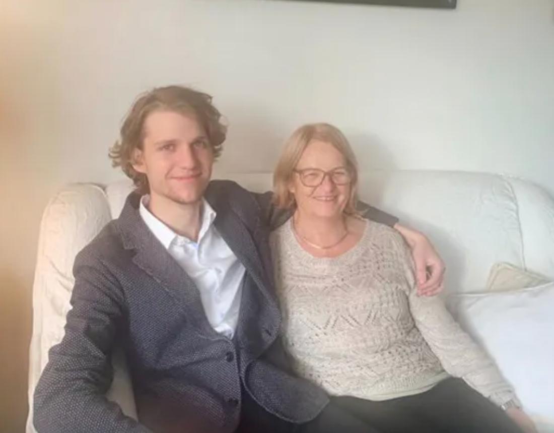 Aleksander Żak, syn Anety Kręglickiej z babcią, fot.: Instagram