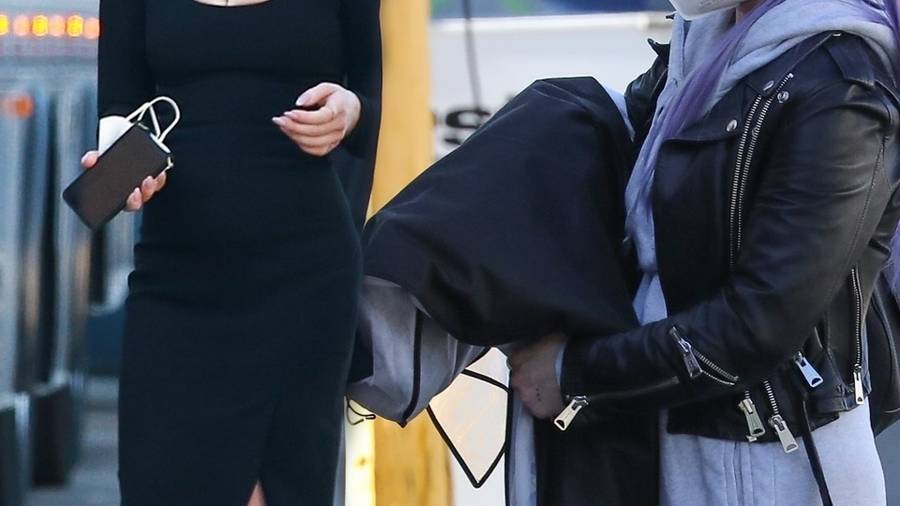 Kelly Osbourne w czarnej, obcisłej mini