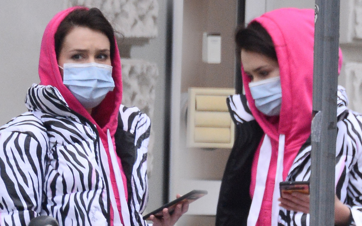 Anna Maria Sieklucka wychodzi z butiku – ma na sobie kozaki, które są HITEM sezonu (ZDJĘCIA)