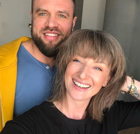 Jeśli kobieta lubi siwe włosy, nikomu nic do tego! Farbowanie nie jest żadnym obowiązkiem