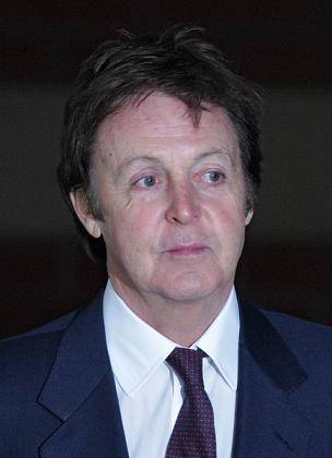 Doda jest reptilianką, Billie Eilish w Illuminatach? Najdziwniejsze teorie spiskowe o gwiazdach, które podbiły internet!