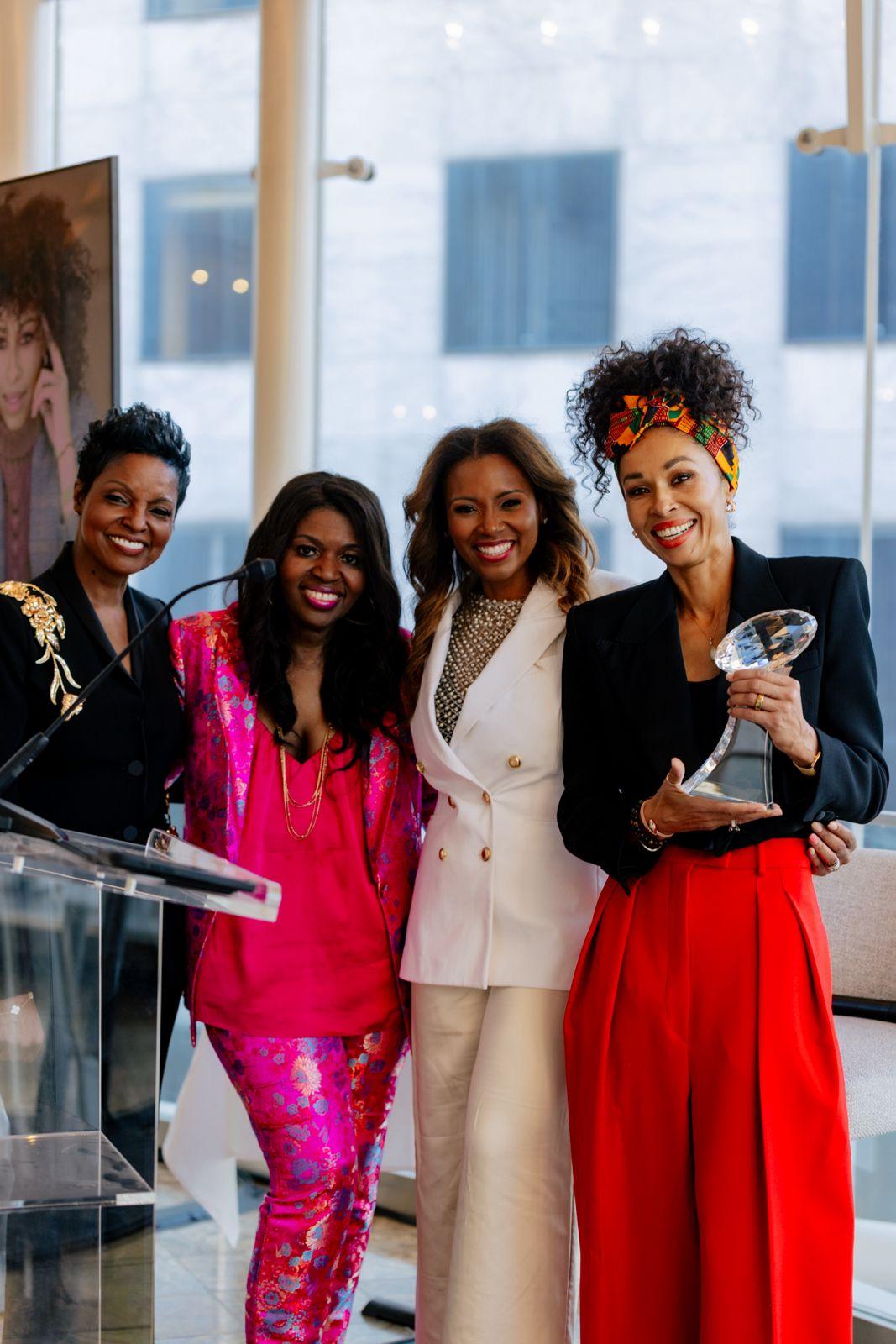 Omena Mensah zdobyła nagrodę, fot. Alex Dolny