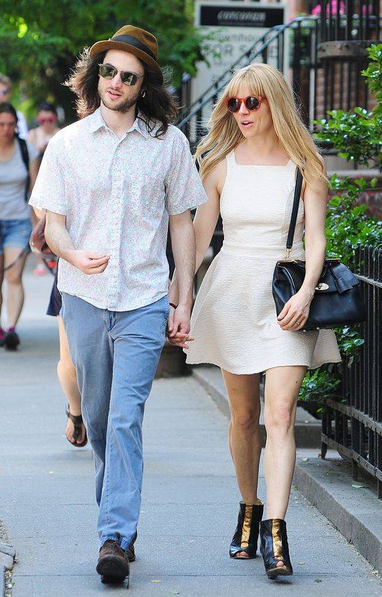 Zakochani Sienna Miller i Tom Sturridge