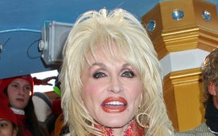 Dolly ma problemy z powodu wielkich piersi