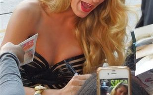 Blake Lively w pięknej sukni od Zuhaira Murada (FOTO)