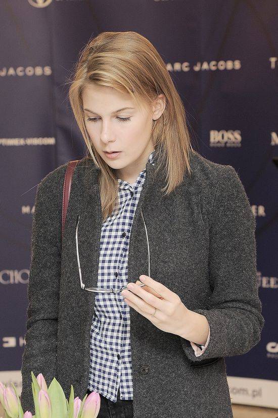 Marta Wierzbicka mierzy okulary, styczeń 2015