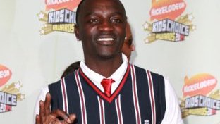 Akonowi znów odbija